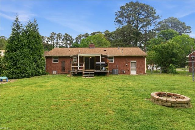 3 Patton DR, Newport News, VA 23606