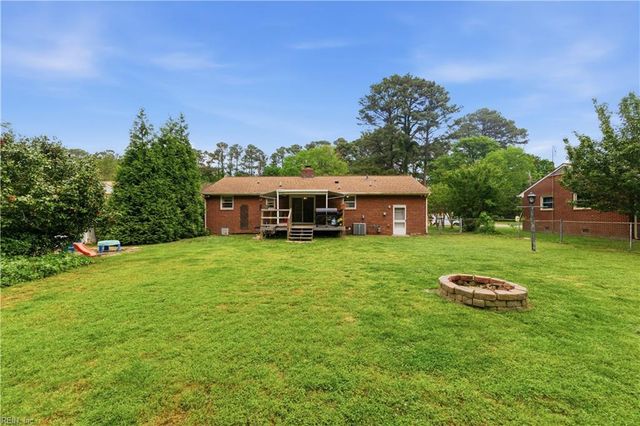 3 Patton DR, Newport News, VA 23606