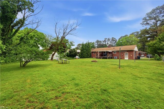 3 Patton DR, Newport News, VA 23606