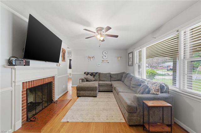 3 Patton DR, Newport News, VA 23606