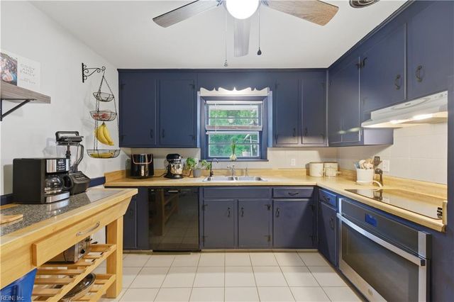 3 Patton DR, Newport News, VA 23606