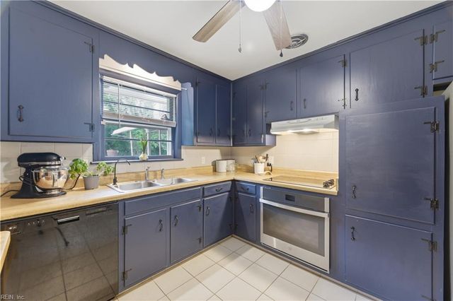 3 Patton DR, Newport News, VA 23606