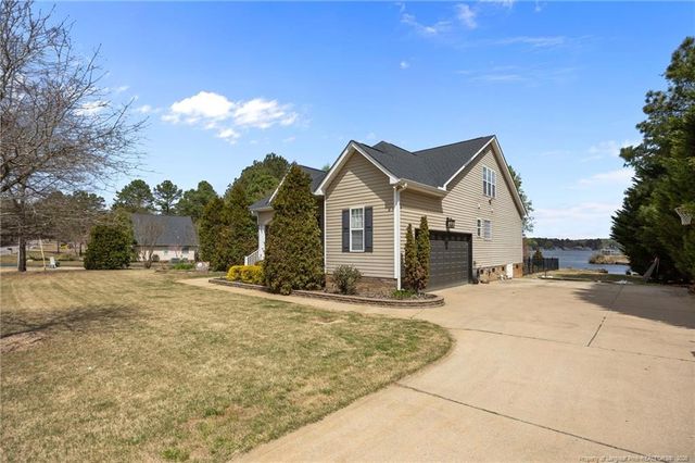 887 Coachman Way, Sanford, NC 27332