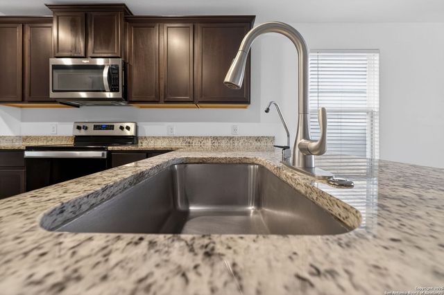 15115 Jetfire Pt, Von Ormy, TX 78073