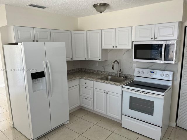 3674 SW 25th Ter 3674, Miami, FL 33133