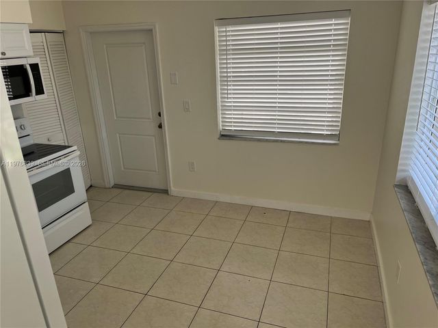3674 SW 25th Ter 3674, Miami, FL 33133