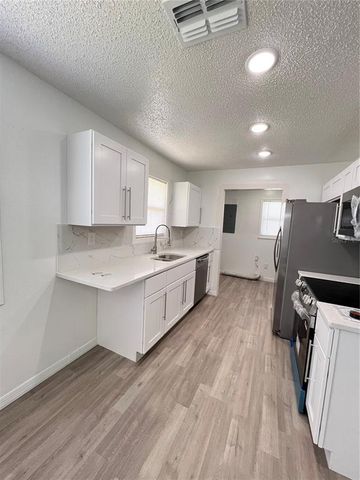 203 CLEARWATER AVENUE, Polk City, FL 33868