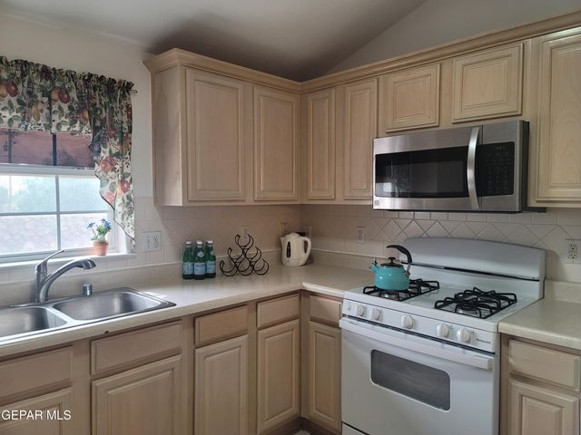 1305 TRAIL RIDGE Drive, El Paso, TX 79912