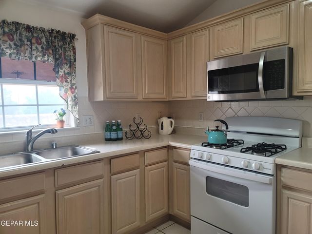 1305 TRAIL RIDGE Drive, El Paso, TX 79912