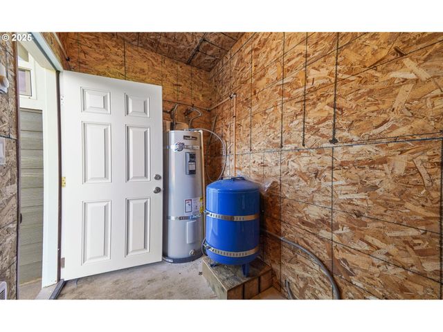 31369 KENADY Ln, Cottage Grove, OR 97424