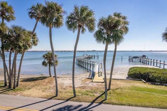 31 ISLAND COURT, Terra Ceia, FL 34250