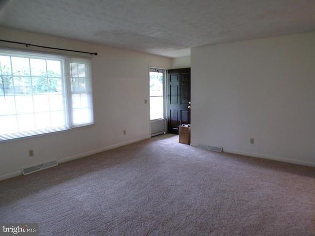 111 WALNUT DR, Fredericksburg, VA 22405