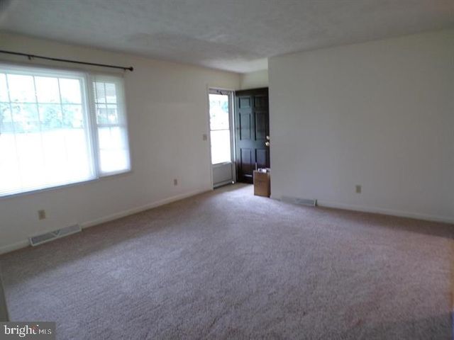111 WALNUT DR, Fredericksburg, VA 22405