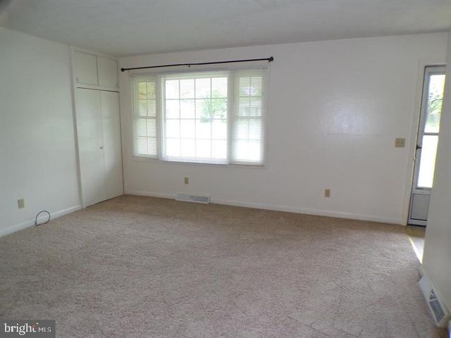 111 WALNUT DR, Fredericksburg, VA 22405
