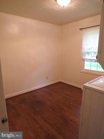 111 WALNUT DR, Fredericksburg, VA 22405