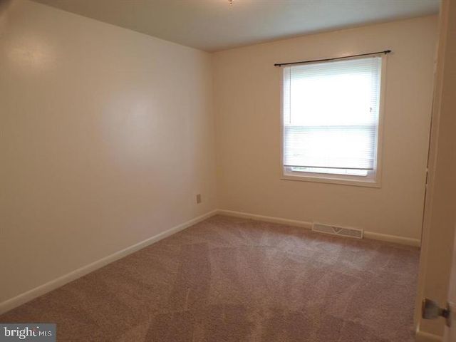 111 WALNUT DR, Fredericksburg, VA 22405