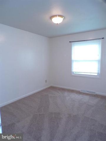 111 WALNUT DR, Fredericksburg, VA 22405