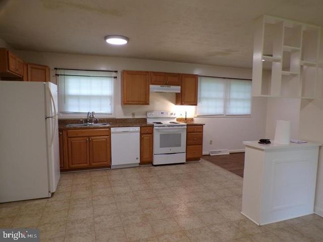 111 WALNUT DR, Fredericksburg, VA 22405