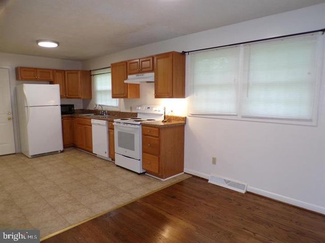 111 WALNUT DR, Fredericksburg, VA 22405