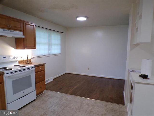 111 WALNUT DR, Fredericksburg, VA 22405