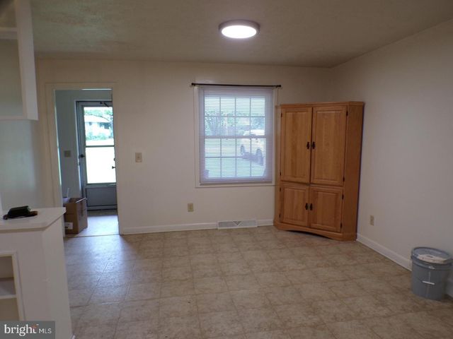 111 WALNUT DR, Fredericksburg, VA 22405