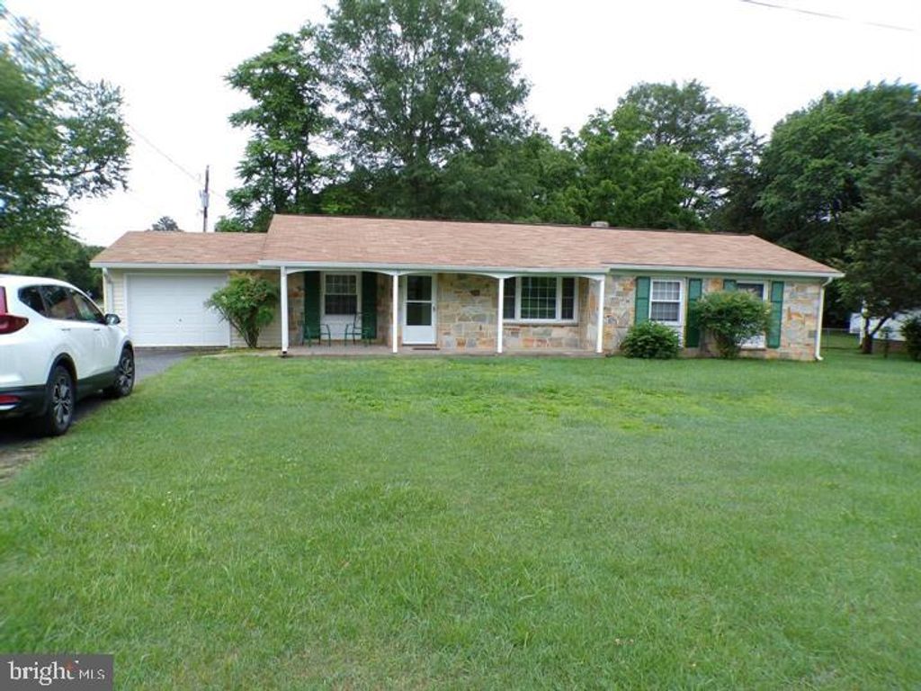 111 WALNUT DR, Fredericksburg, VA 22405