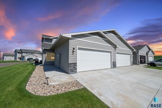 2800 S Julia Pl, Sioux Falls, SD 57106
