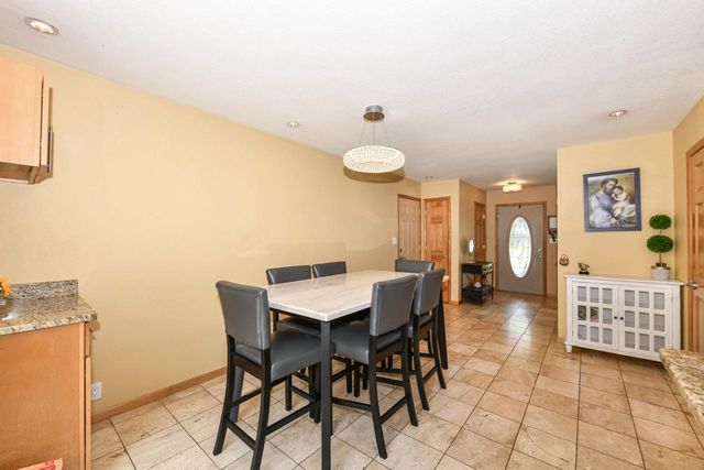 17615 Continental DRIVE, Brookfield, WI 53045