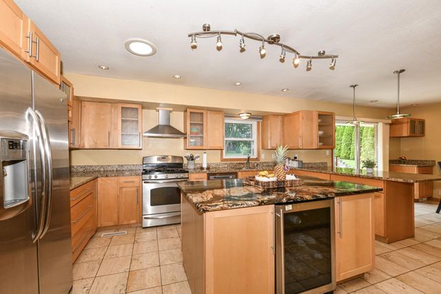 17615 Continental DRIVE, Brookfield, WI 53045