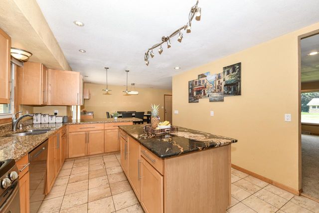 17615 Continental DRIVE, Brookfield, WI 53045
