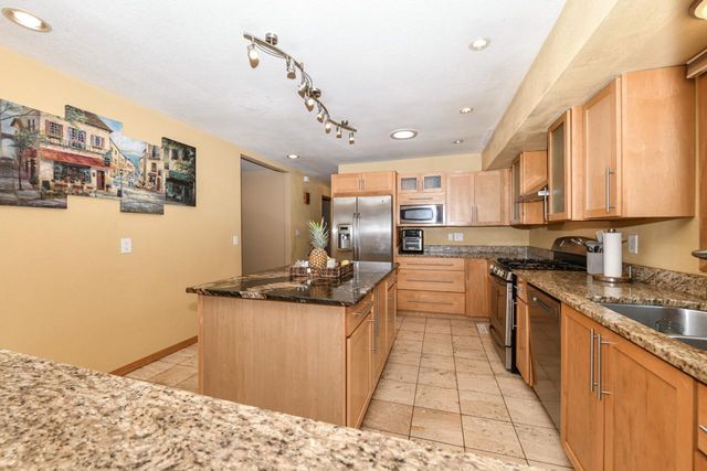 17615 Continental DRIVE, Brookfield, WI 53045