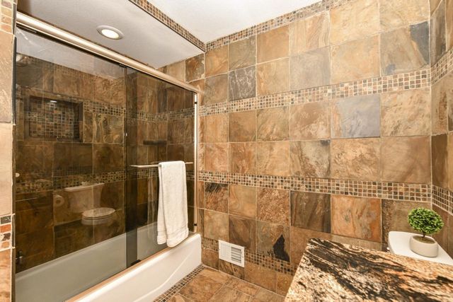 17615 Continental DRIVE, Brookfield, WI 53045