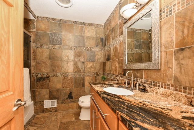 17615 Continental DRIVE, Brookfield, WI 53045
