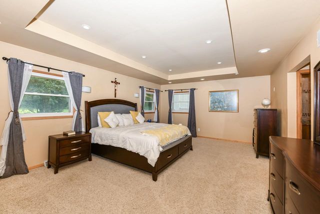 17615 Continental DRIVE, Brookfield, WI 53045