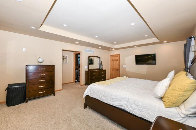 17615 Continental DRIVE, Brookfield, WI 53045