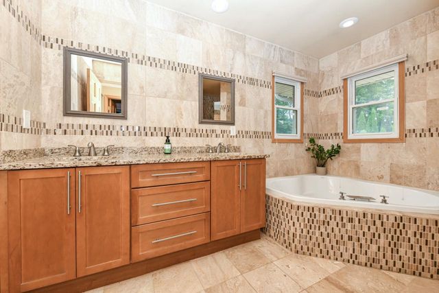 17615 Continental DRIVE, Brookfield, WI 53045