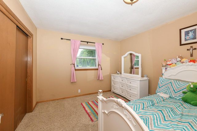 17615 Continental DRIVE, Brookfield, WI 53045