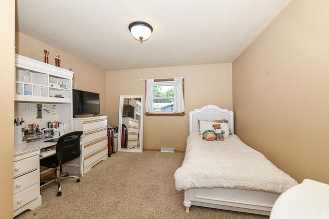 17615 Continental DRIVE, Brookfield, WI 53045
