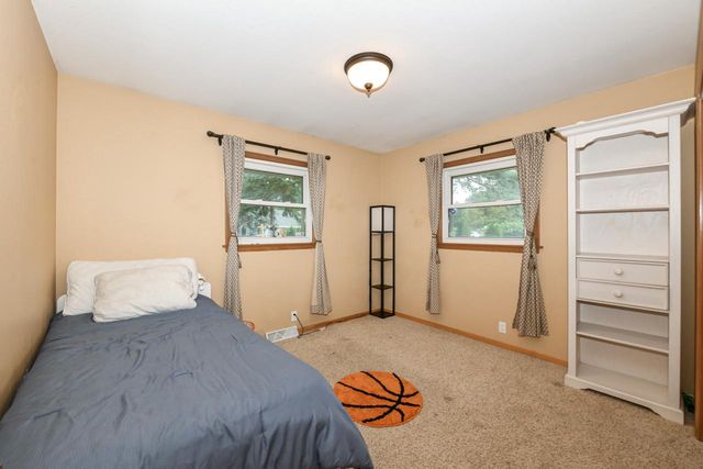 17615 Continental DRIVE, Brookfield, WI 53045