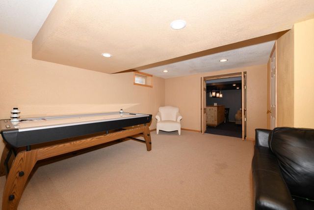 17615 Continental DRIVE, Brookfield, WI 53045