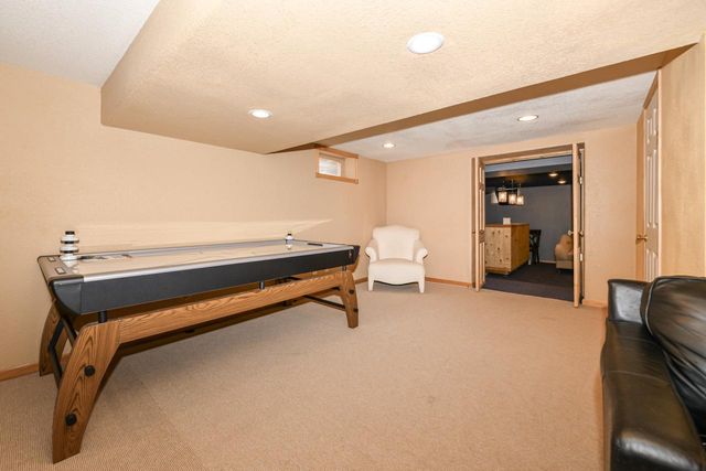 17615 Continental DRIVE, Brookfield, WI 53045