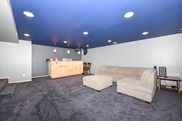 17615 Continental DRIVE, Brookfield, WI 53045