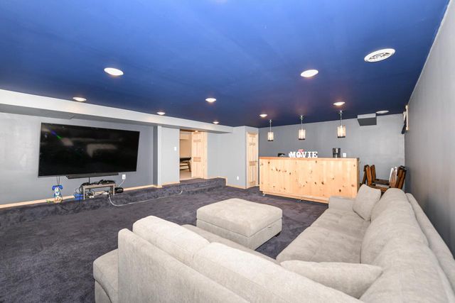 17615 Continental DRIVE, Brookfield, WI 53045