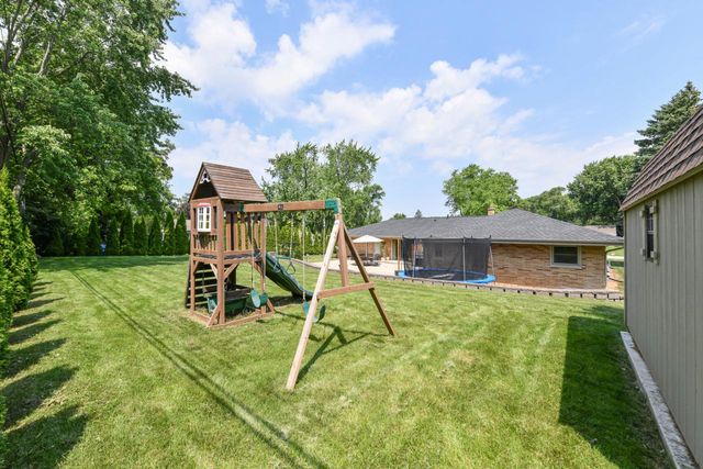 17615 Continental DRIVE, Brookfield, WI 53045