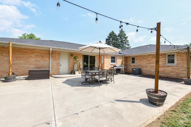 17615 Continental DRIVE, Brookfield, WI 53045