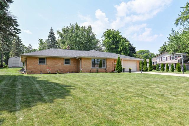 17615 Continental DRIVE, Brookfield, WI 53045