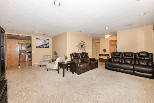17615 Continental DRIVE, Brookfield, WI 53045