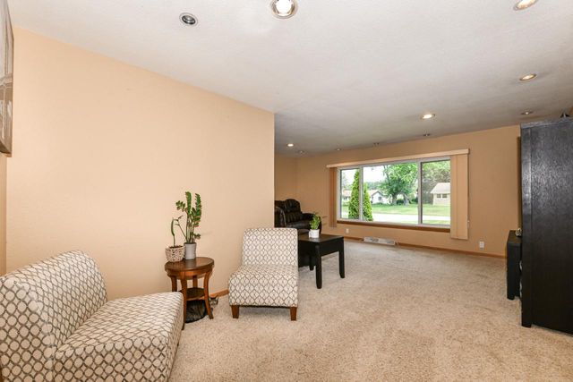 17615 Continental DRIVE, Brookfield, WI 53045
