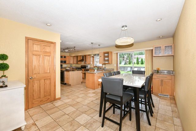 17615 Continental DRIVE, Brookfield, WI 53045