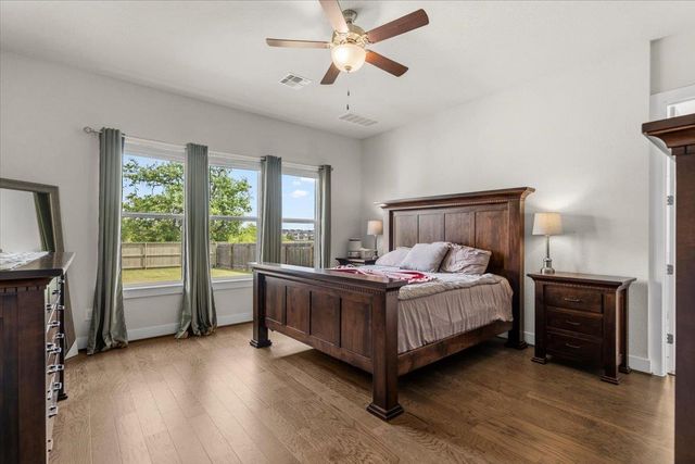 200 Great Lawn BND, Liberty Hill, TX 78642